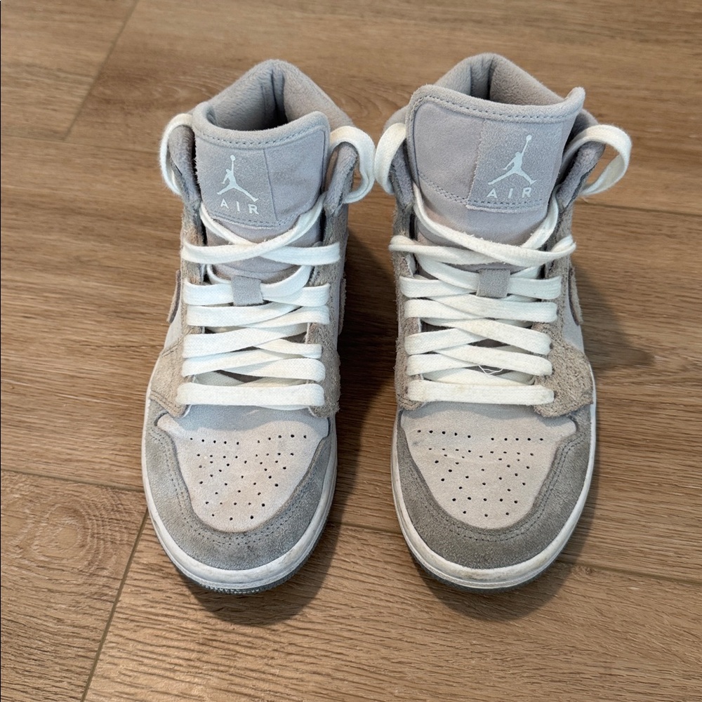 Nike Air Jordan 1 Mid SE Shoes Particle Grey DO7139-002 NWOT Womens Size 6
